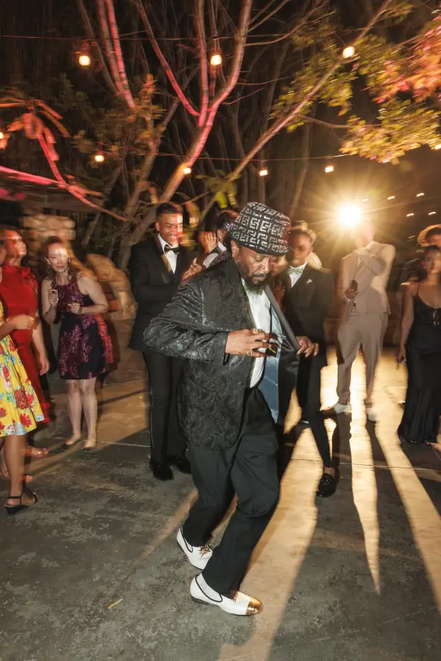 Stephanie and Lontez wedding at Botanica in Oceanside — Sun through the foliage, photograph 7