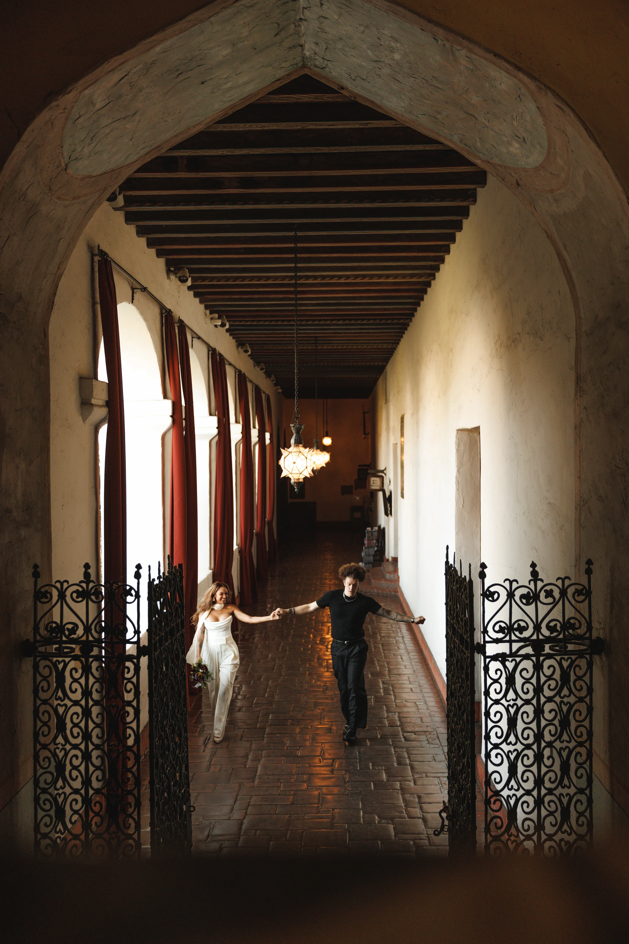 Wedding portrait, Courthouse colonnade