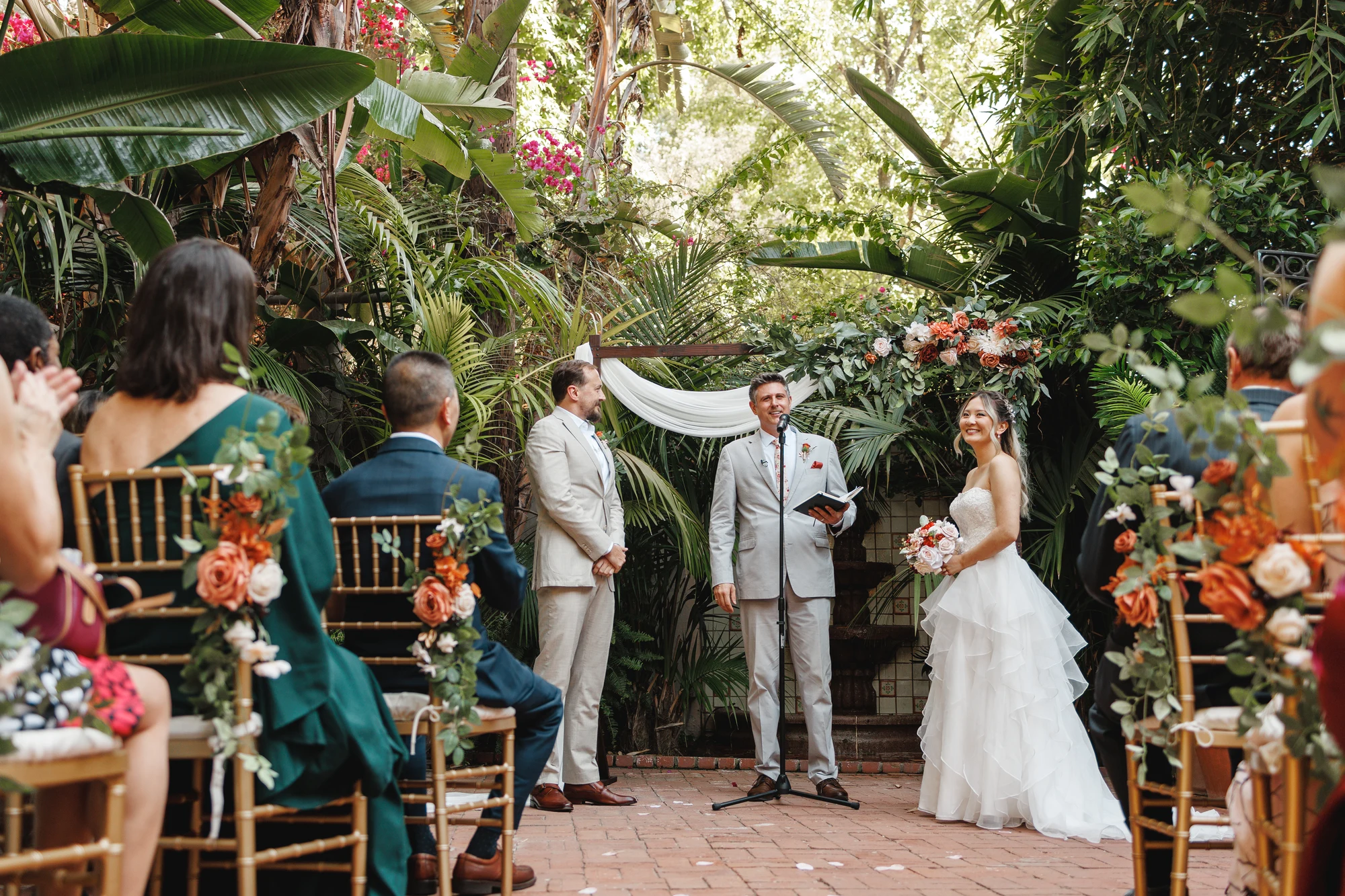 Jenny and Ken wedding at the Hollywood Hills in Los Angeles — Family, tenderness & tropical greenery, photograph 2