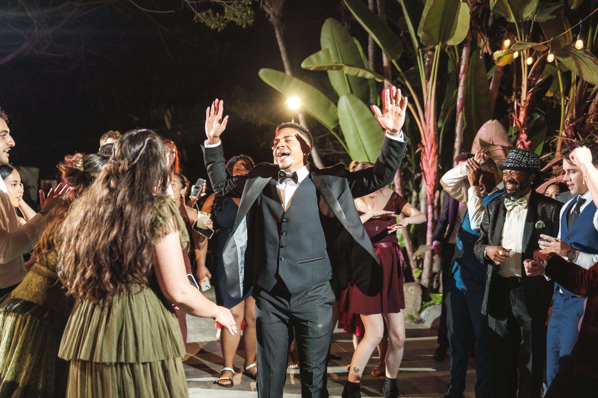 Stephanie and Lontez wedding at Botanica in Oceanside — Sun through the foliage, photograph 6